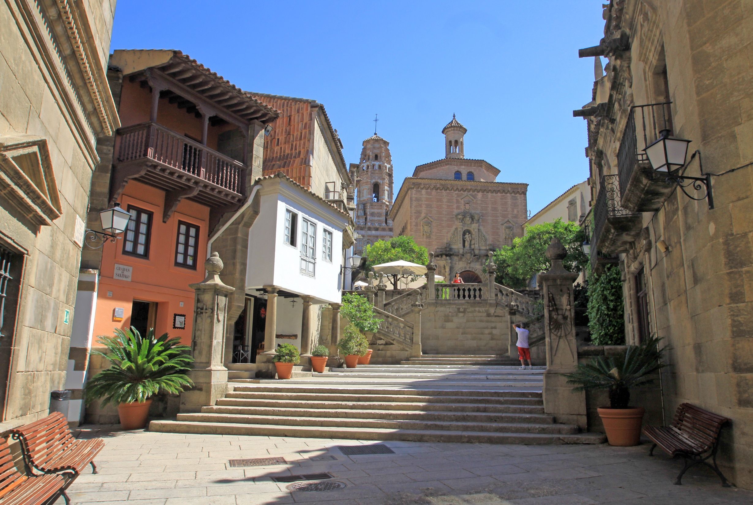 https://mdw-travel-data-us-east-1.s3.amazonaws.com/img/country/Spain/Pueblo-Espanol/img_00.jpg