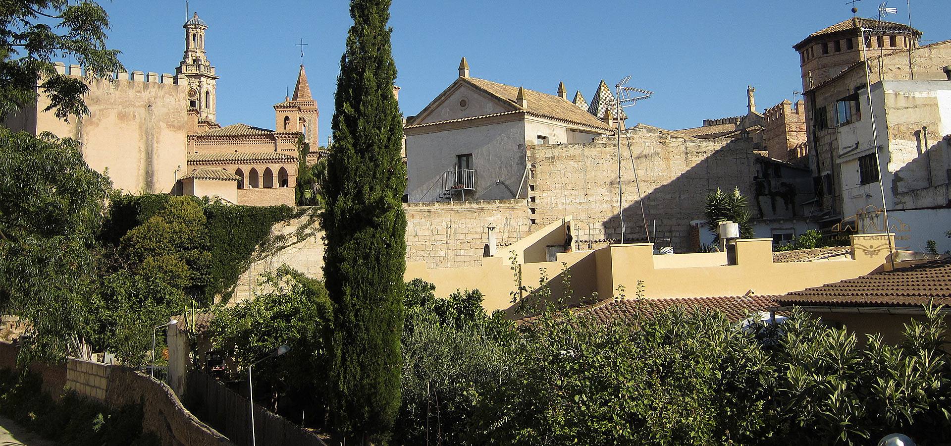 https://mdw-travel-data-us-east-1.s3.amazonaws.com/img/country/Spain/Pueblo-Espanol/img_01.jpg