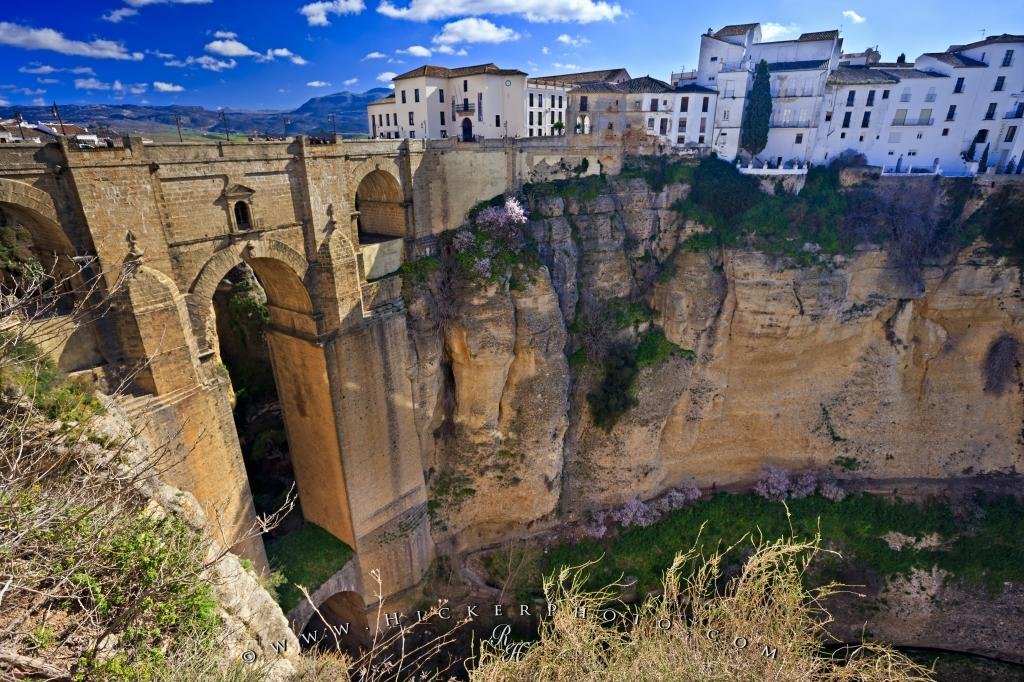 https://mdw-travel-data-us-east-1.s3.amazonaws.com/img/country/Spain/Puente-Nuevo/img_00.jpg