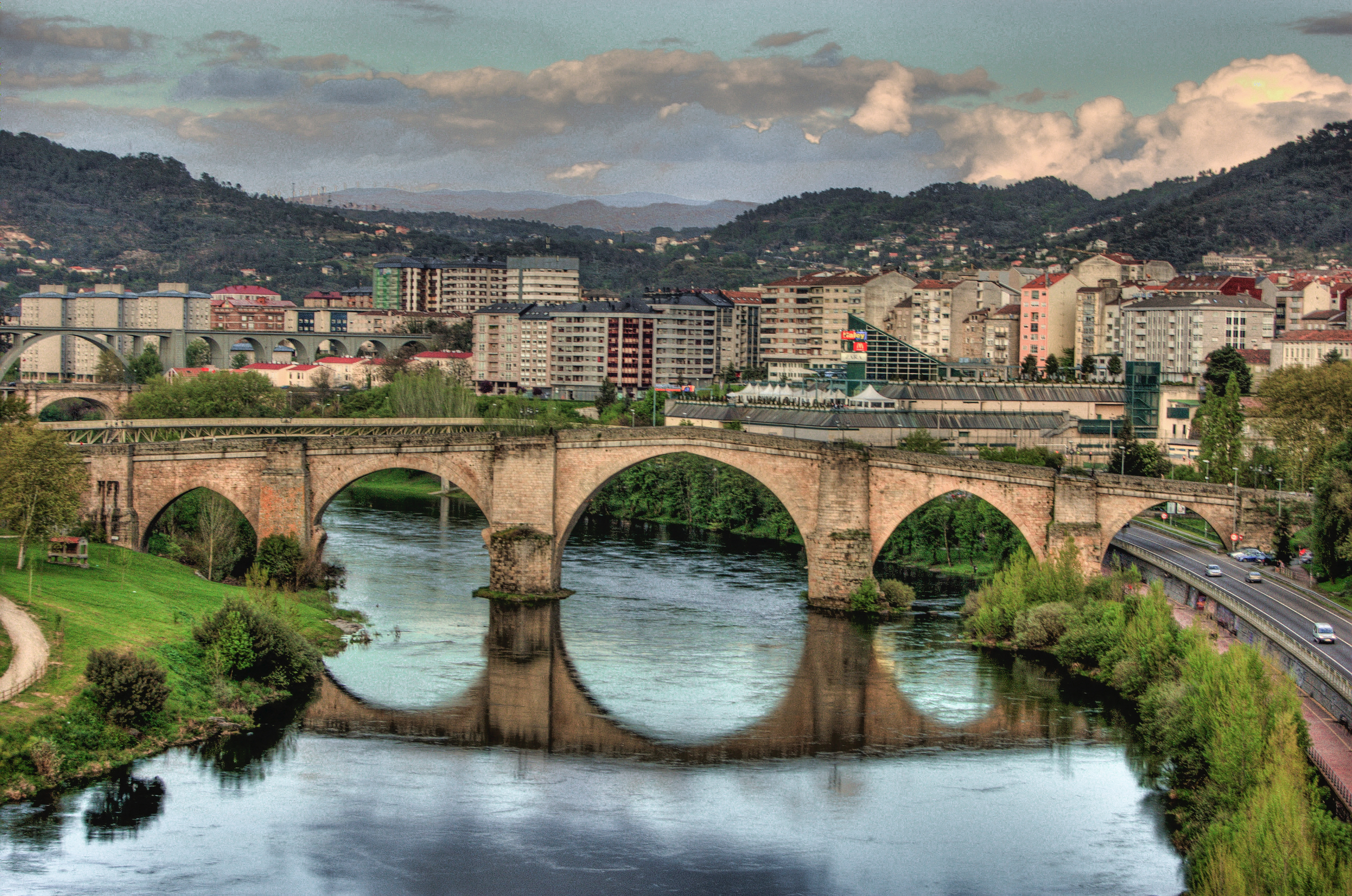 https://mdw-travel-data-us-east-1.s3.amazonaws.com/img/country/Spain/Puente-Romano/img_01.jpg