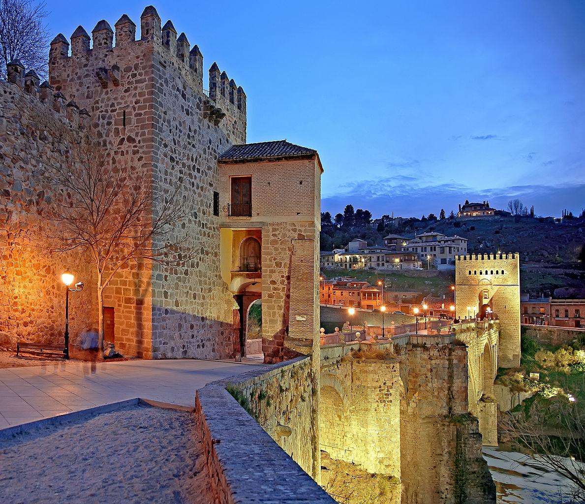 https://mdw-travel-data-us-east-1.s3.amazonaws.com/img/country/Spain/Puente-de-San-Martin/img_03.jpg