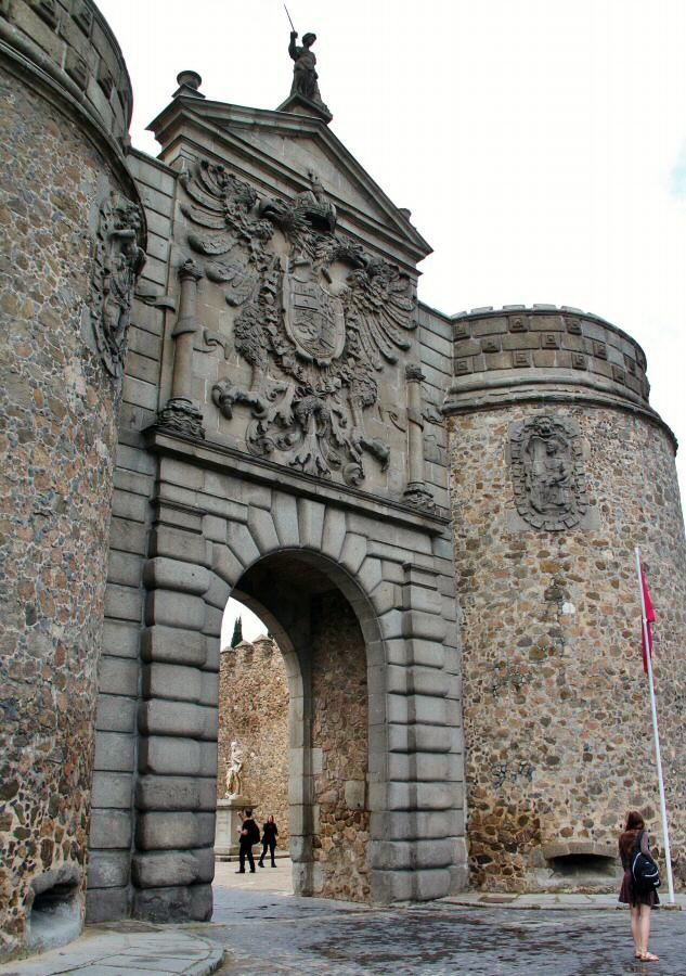 https://mdw-travel-data-us-east-1.s3.amazonaws.com/img/country/Spain/Puerta-de-Bisagra/img_01.jpg