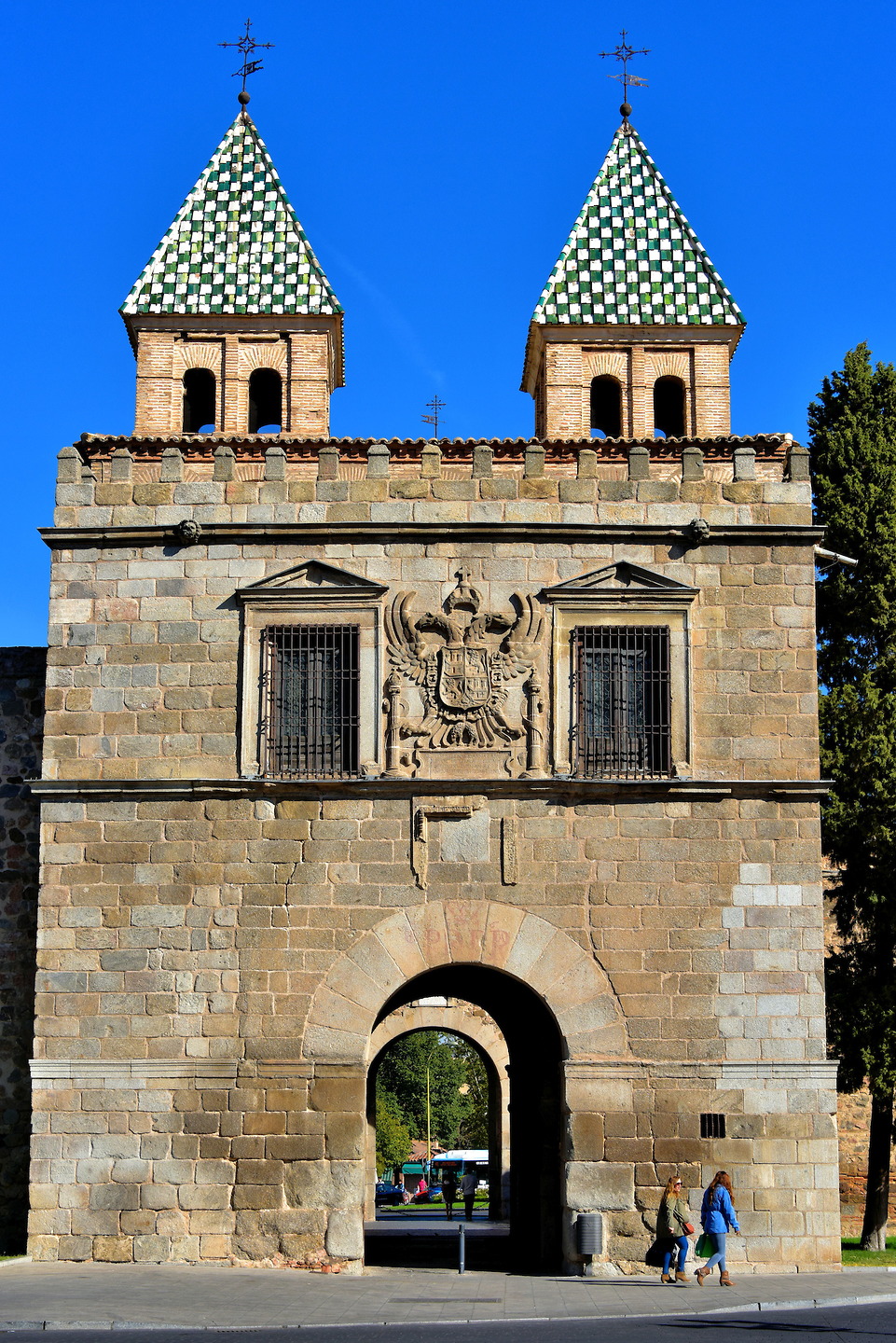 https://mdw-travel-data-us-east-1.s3.amazonaws.com/img/country/Spain/Puerta-de-Bisagra/img_02.jpg