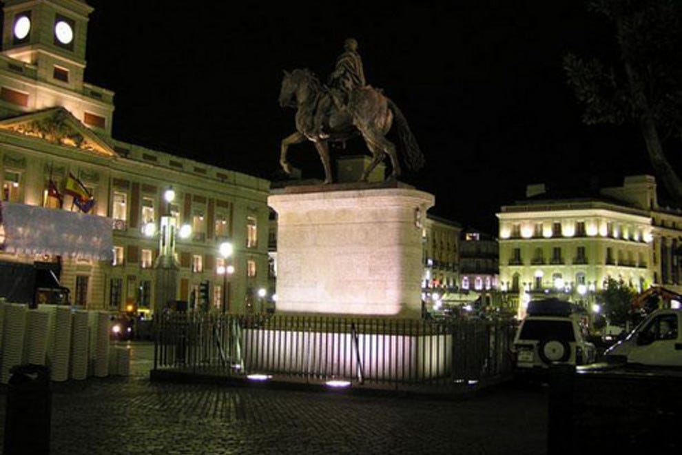 https://mdw-travel-data-us-east-1.s3.amazonaws.com/img/country/Spain/Puerta-del-Sol/img_03.jpg
