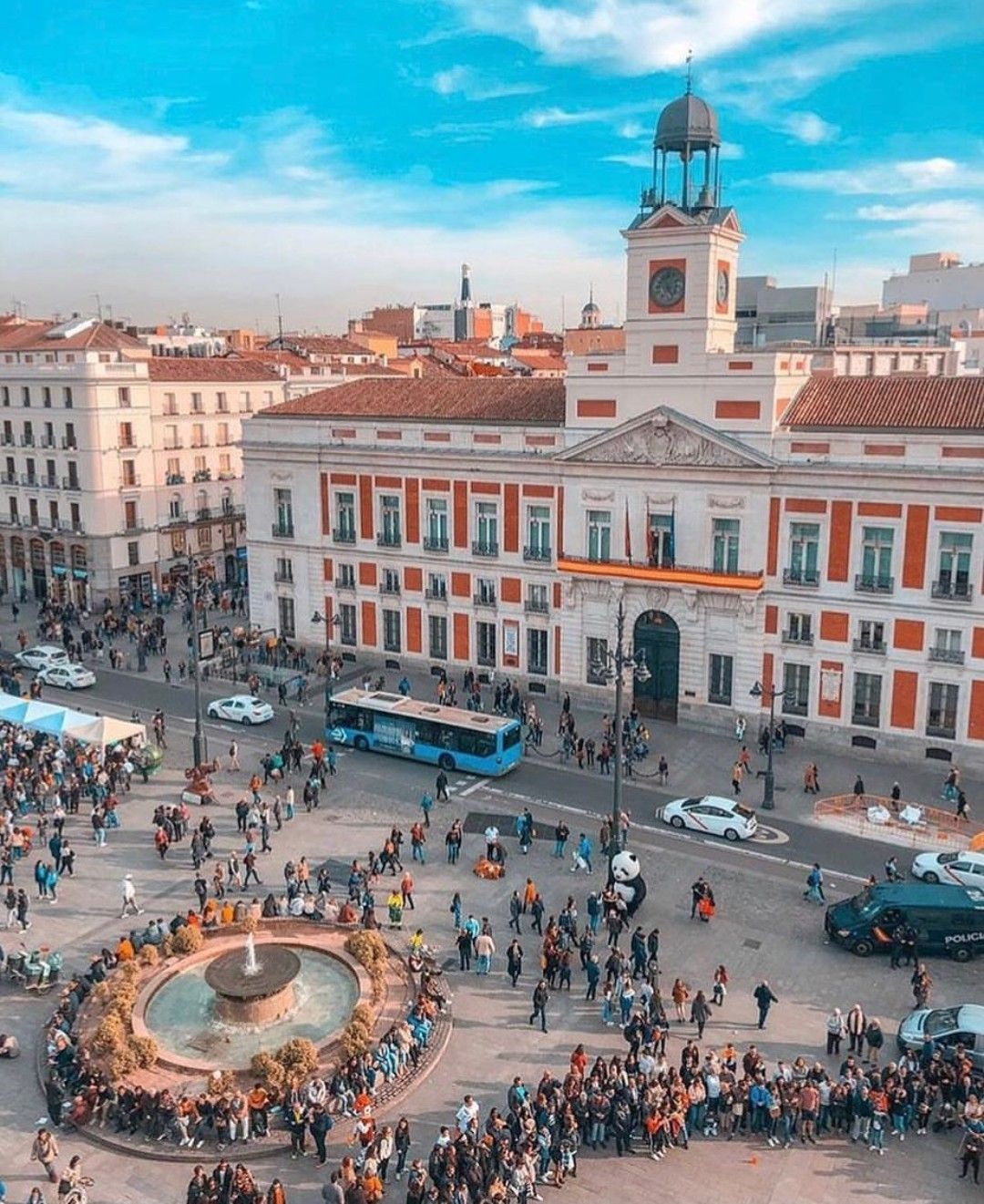 https://mdw-travel-data-us-east-1.s3.amazonaws.com/img/country/Spain/Puerta-del-Sol/img_05.jpg