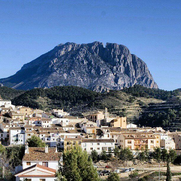 https://mdw-travel-data-us-east-1.s3.amazonaws.com/img/country/Spain/Puig-Campana/img_02.jpg