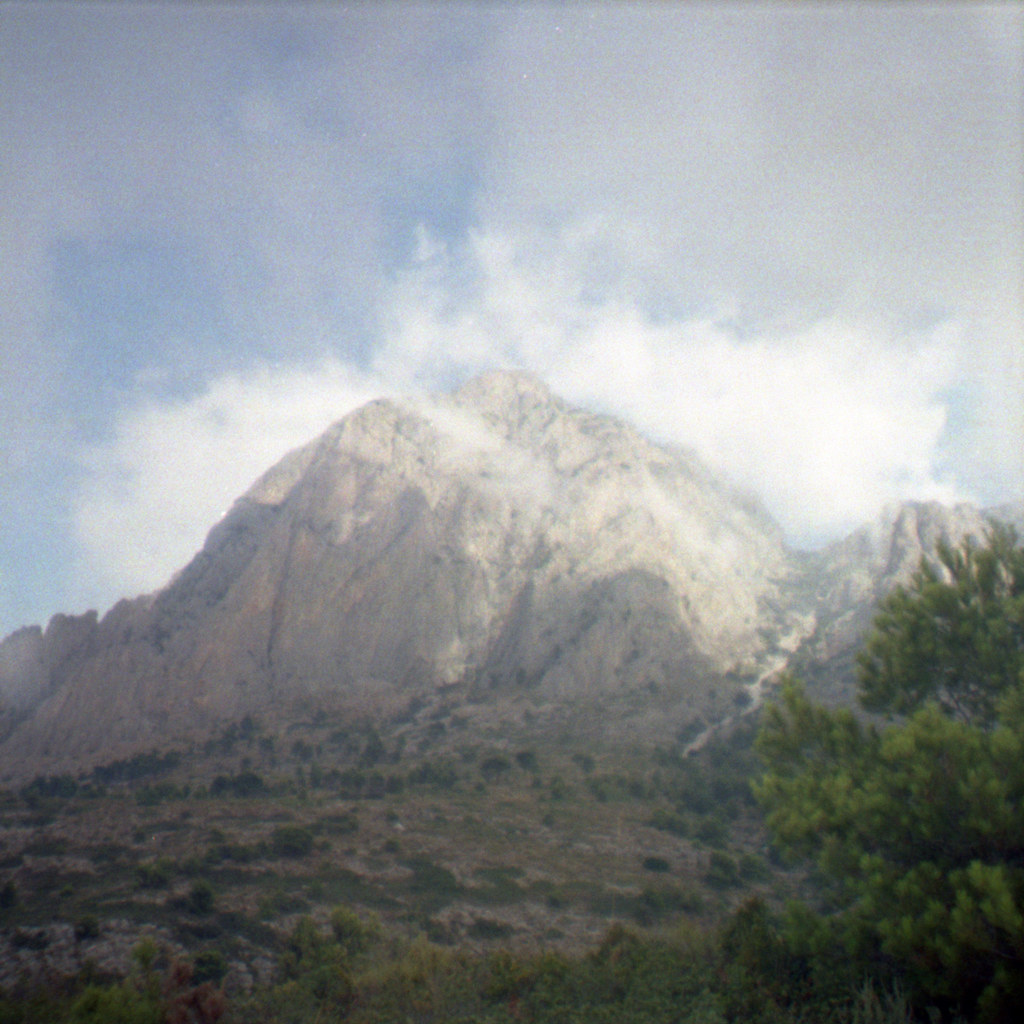 https://mdw-travel-data-us-east-1.s3.amazonaws.com/img/country/Spain/Puig-Campana/img_04.jpg