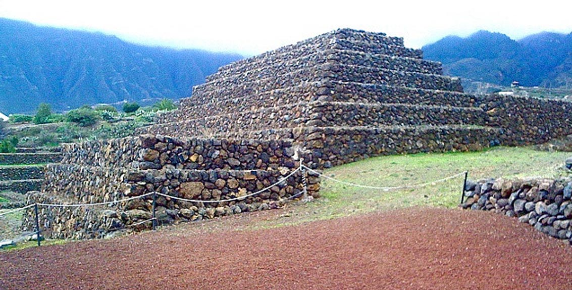 https://mdw-travel-data-us-east-1.s3.amazonaws.com/img/country/Spain/Pyramids-of-Guimar/img_01.jpg