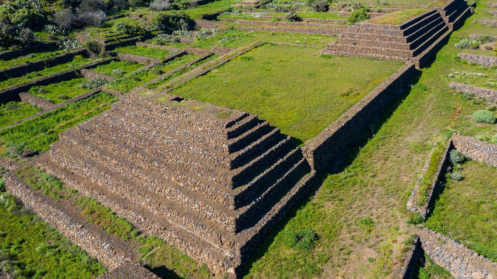https://mdw-travel-data-us-east-1.s3.amazonaws.com/img/country/Spain/Pyramids-of-Guimar/img_05.jpg