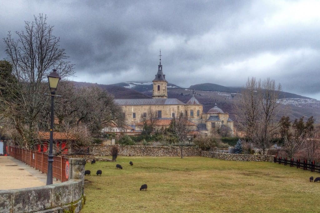 https://mdw-travel-data-us-east-1.s3.amazonaws.com/img/country/Spain/Rascafria/img_02.jpg