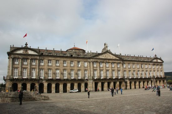 https://mdw-travel-data-us-east-1.s3.amazonaws.com/img/country/Spain/Raxoi-Palace/img_02.jpg