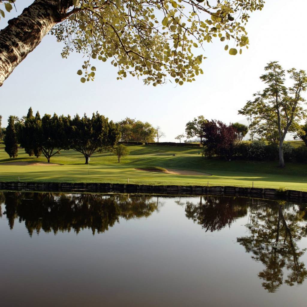 https://mdw-travel-data-us-east-1.s3.amazonaws.com/img/country/Spain/Real-Club-de-Golf-Las-Brisas/img_00.jpg