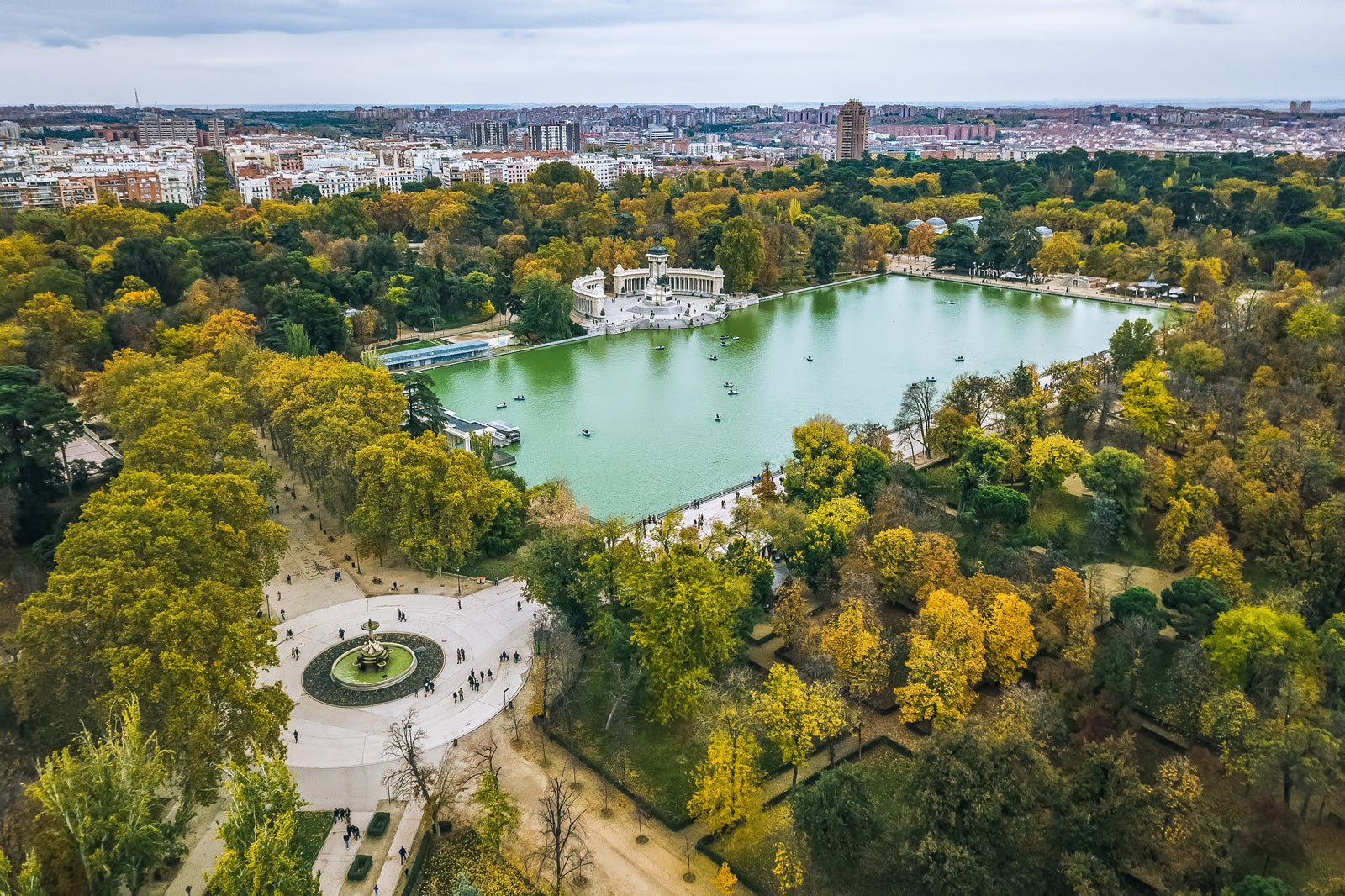 https://mdw-travel-data-us-east-1.s3.amazonaws.com/img/country/Spain/Retiro-Park/img_02.jpg