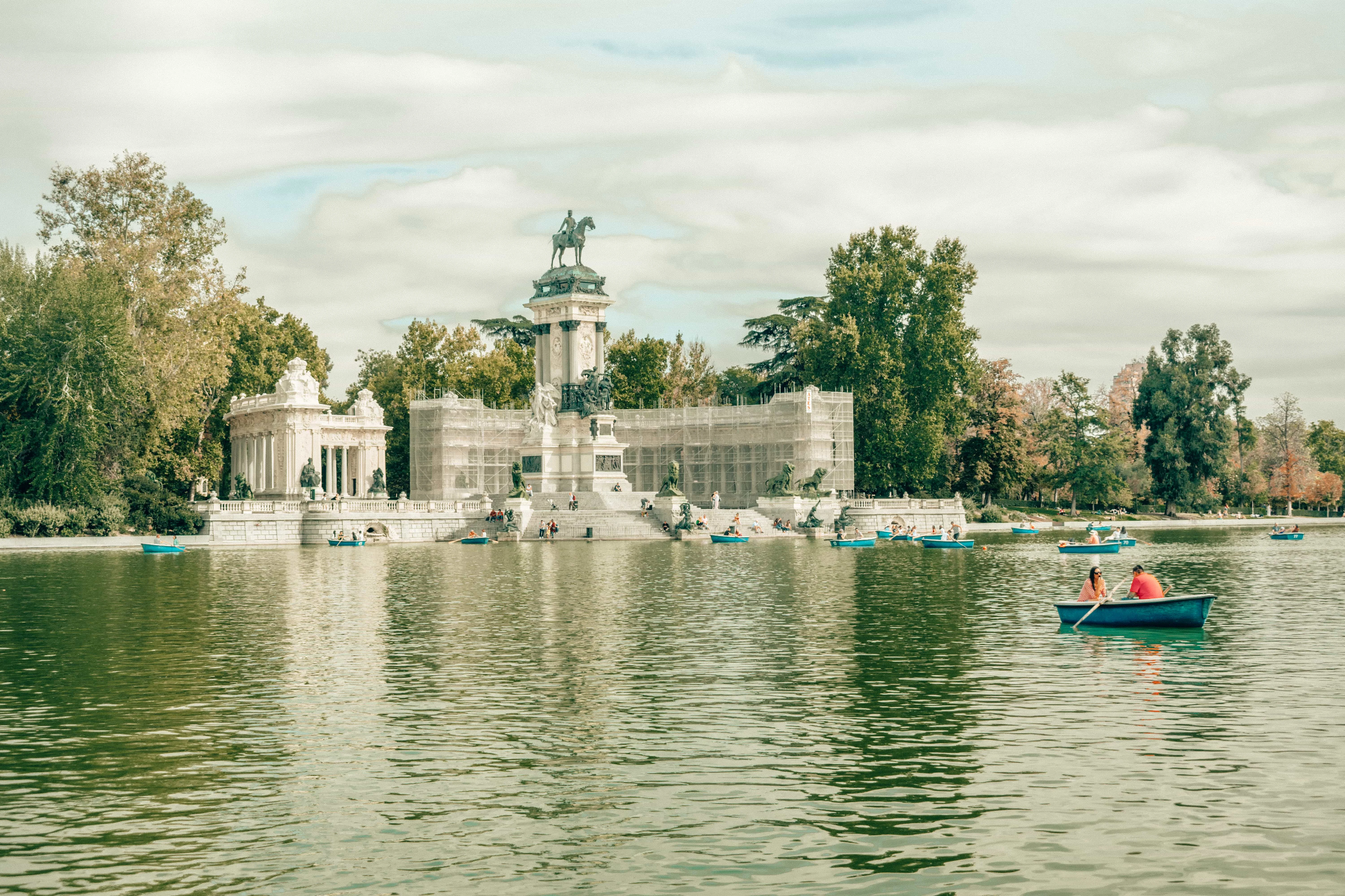 https://mdw-travel-data-us-east-1.s3.amazonaws.com/img/country/Spain/Retiro-Park/img_03.jpg