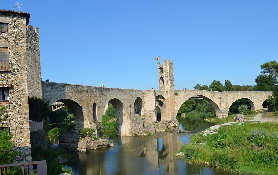 https://mdw-travel-data-us-east-1.s3.amazonaws.com/img/country/Spain/Roman-Bridge/img_01.jpg
