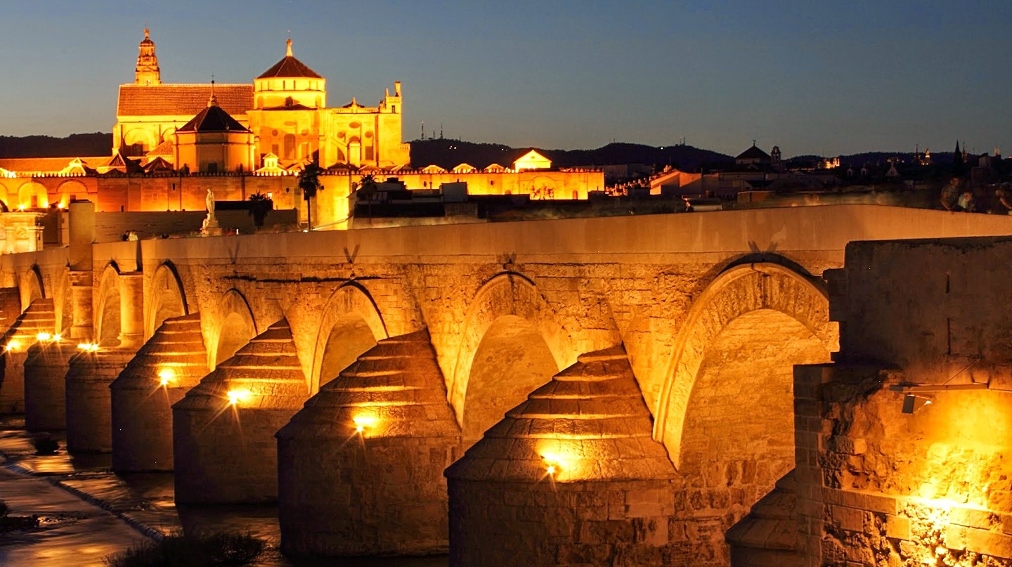 https://mdw-travel-data-us-east-1.s3.amazonaws.com/img/country/Spain/Roman-Temple-of-Cordoba/img_01.jpg