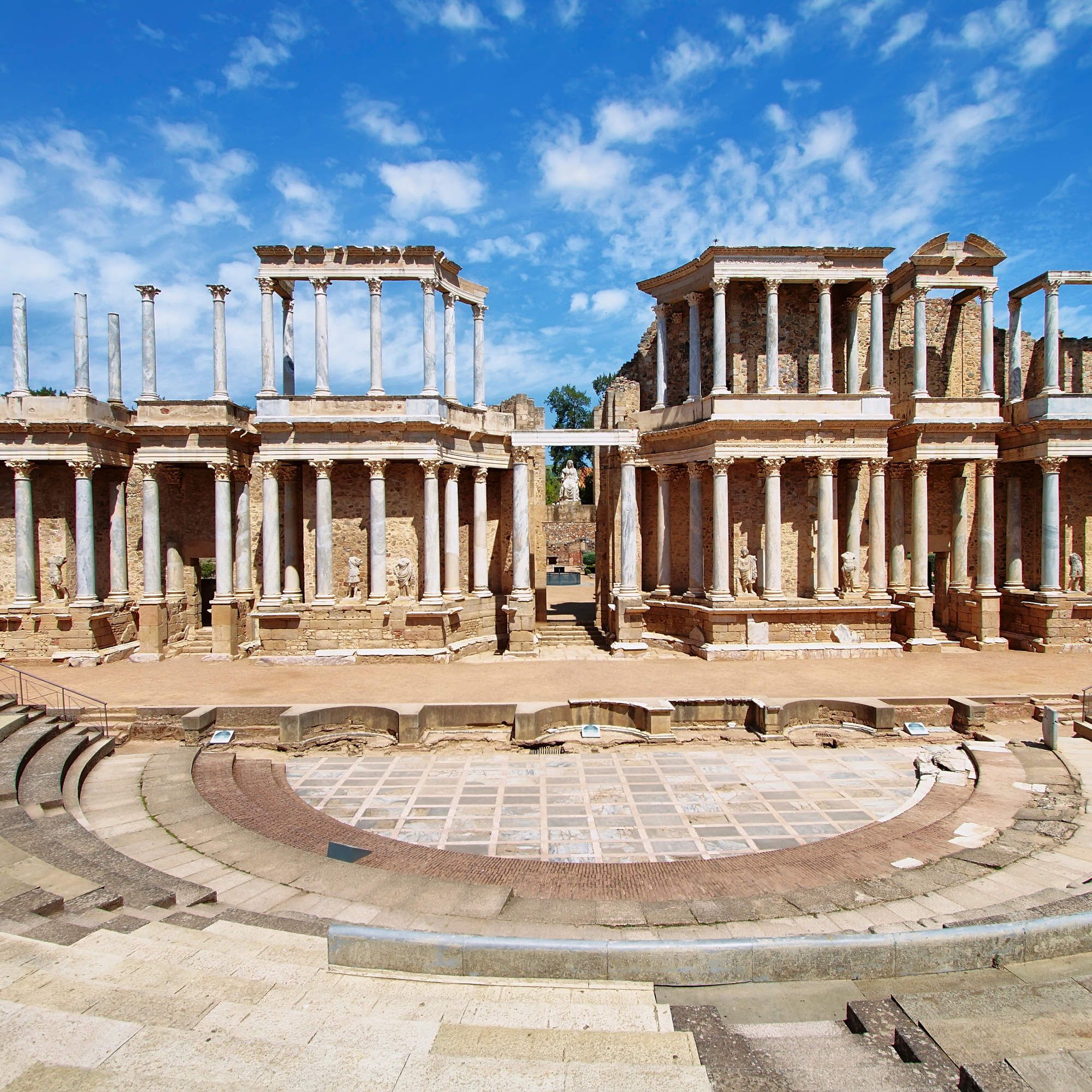https://mdw-travel-data-us-east-1.s3.amazonaws.com/img/country/Spain/Roman-Theatre/img_01.jpg