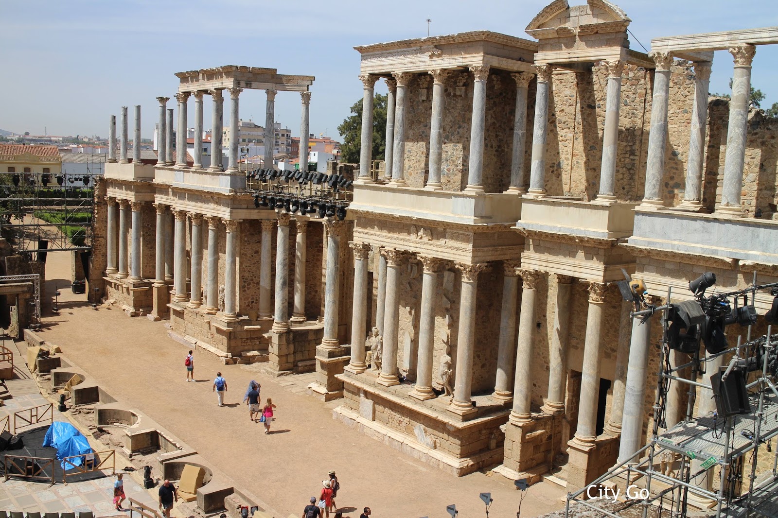 https://mdw-travel-data-us-east-1.s3.amazonaws.com/img/country/Spain/Roman-Theatre/img_02.jpg
