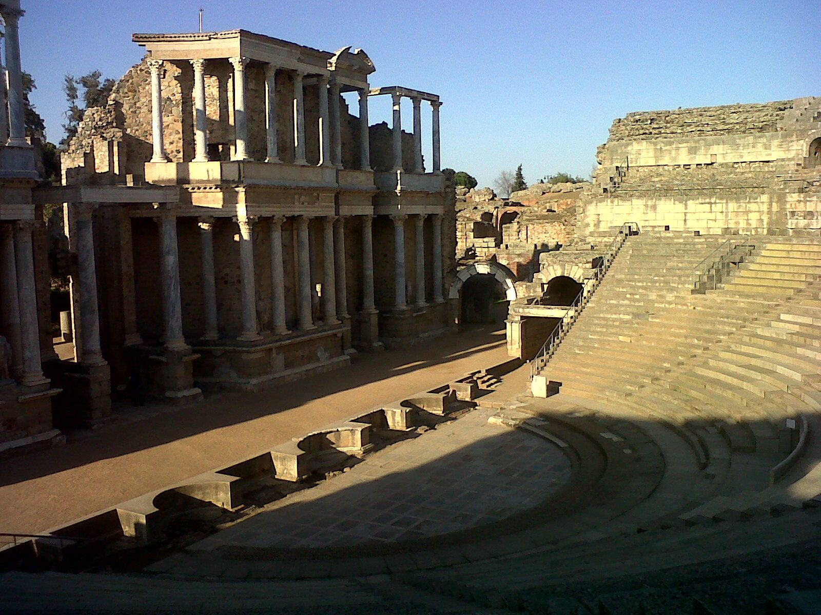 https://mdw-travel-data-us-east-1.s3.amazonaws.com/img/country/Spain/Roman-Theatre/img_04.jpg