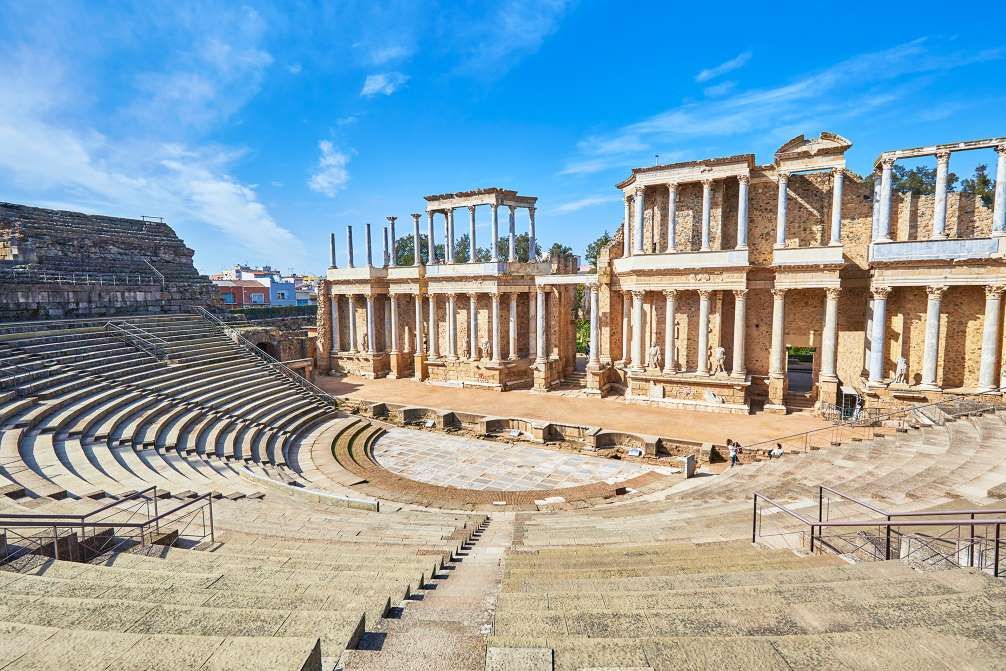 https://mdw-travel-data-us-east-1.s3.amazonaws.com/img/country/Spain/Roman-Theatre/img_05.jpg