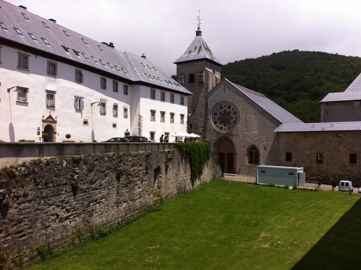 https://mdw-travel-data-us-east-1.s3.amazonaws.com/img/country/Spain/Roncesvalles/img_02.jpg