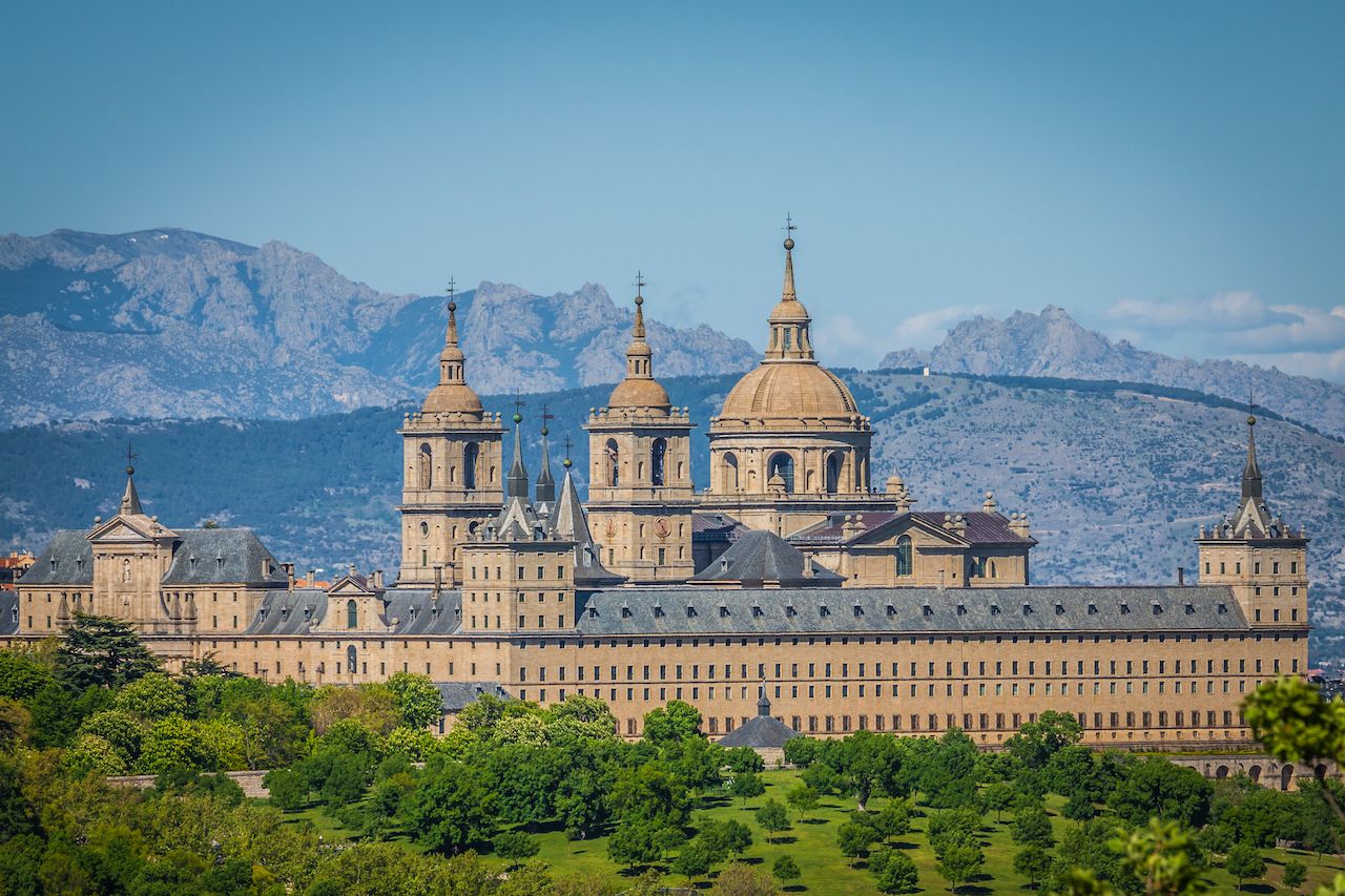 https://mdw-travel-data-us-east-1.s3.amazonaws.com/img/country/Spain/Royal-Monastery-of-San-Lorenzo-de-El-Escorial/img_02.jpg