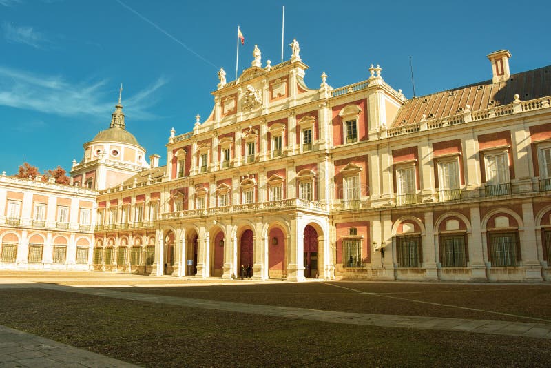 https://mdw-travel-data-us-east-1.s3.amazonaws.com/img/country/Spain/Royal-Palace-of-Aranjuez/img_03.jpg