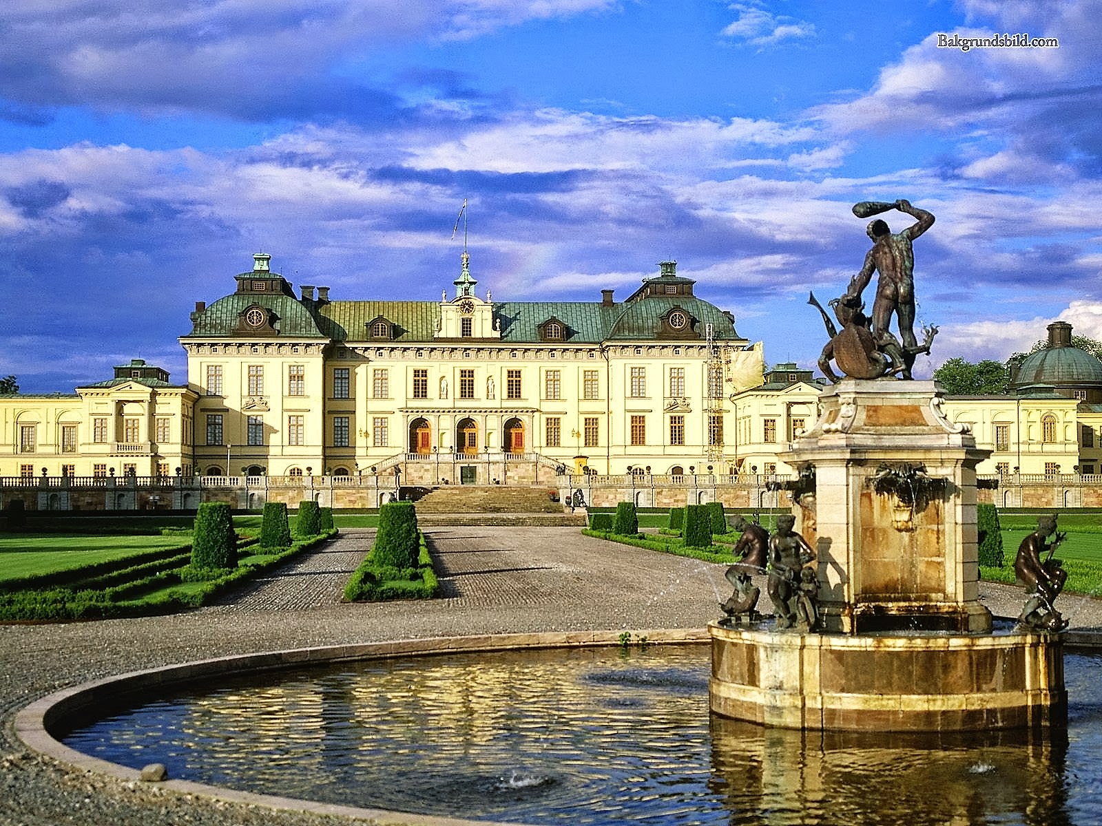 https://mdw-travel-data-us-east-1.s3.amazonaws.com/img/country/Spain/Royal-Palace-of-Madrid/img_04.jpg