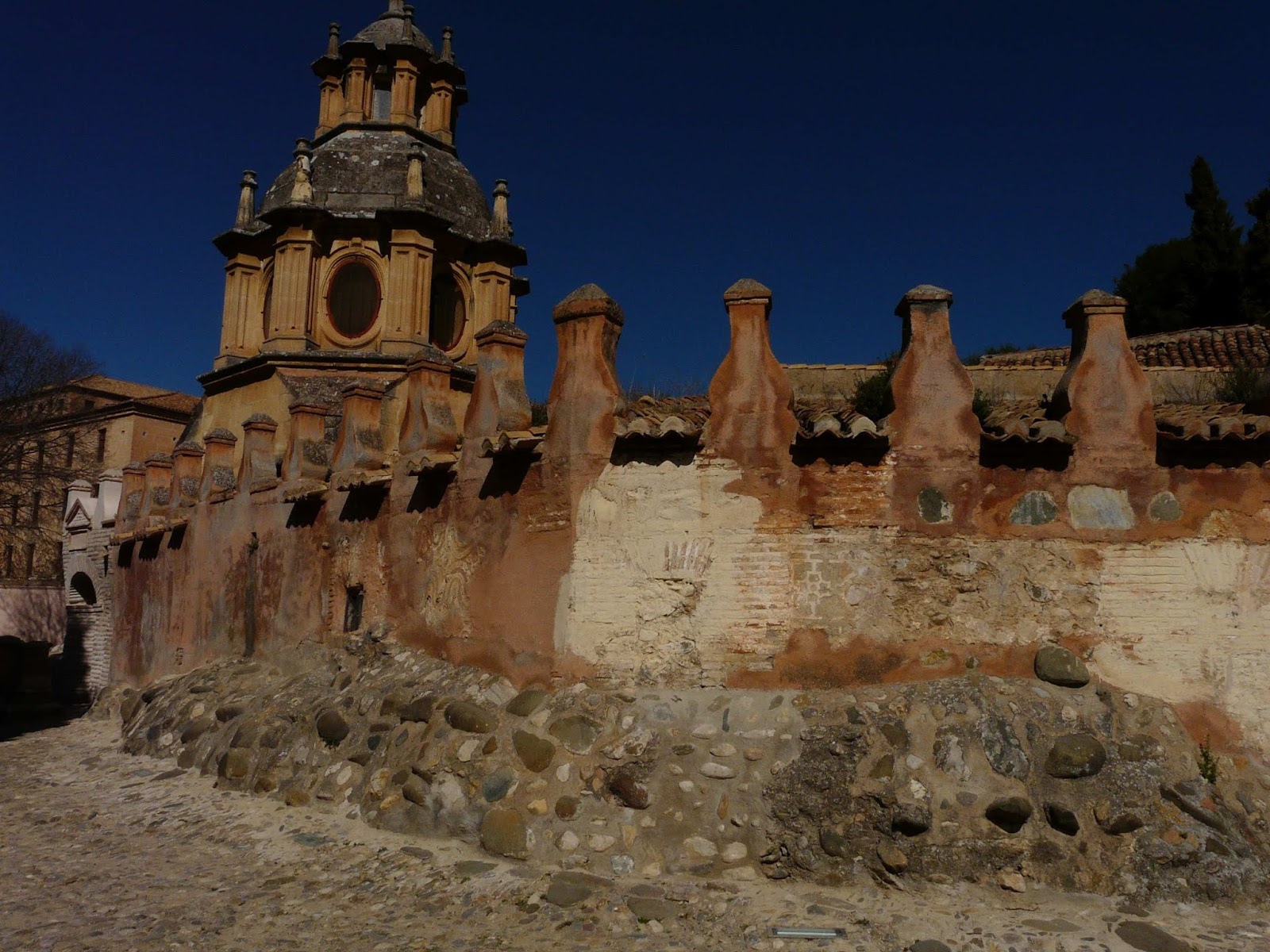 https://mdw-travel-data-us-east-1.s3.amazonaws.com/img/country/Spain/Sacromonte-Abbey/img_00.jpg