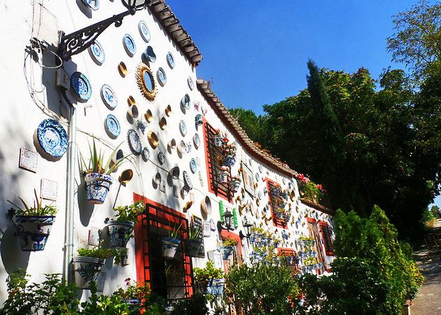 https://mdw-travel-data-us-east-1.s3.amazonaws.com/img/country/Spain/Sacromonte/img_01.jpg