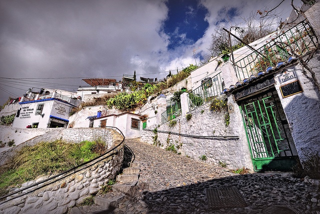 https://mdw-travel-data-us-east-1.s3.amazonaws.com/img/country/Spain/Sacromonte/img_02.jpg