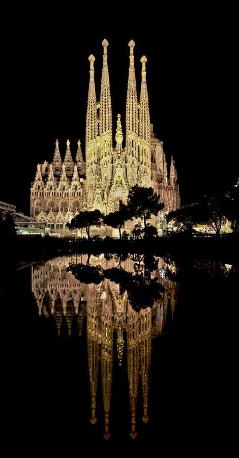 https://mdw-travel-data-us-east-1.s3.amazonaws.com/img/country/Spain/Sagrada-Familia/img_03.jpg