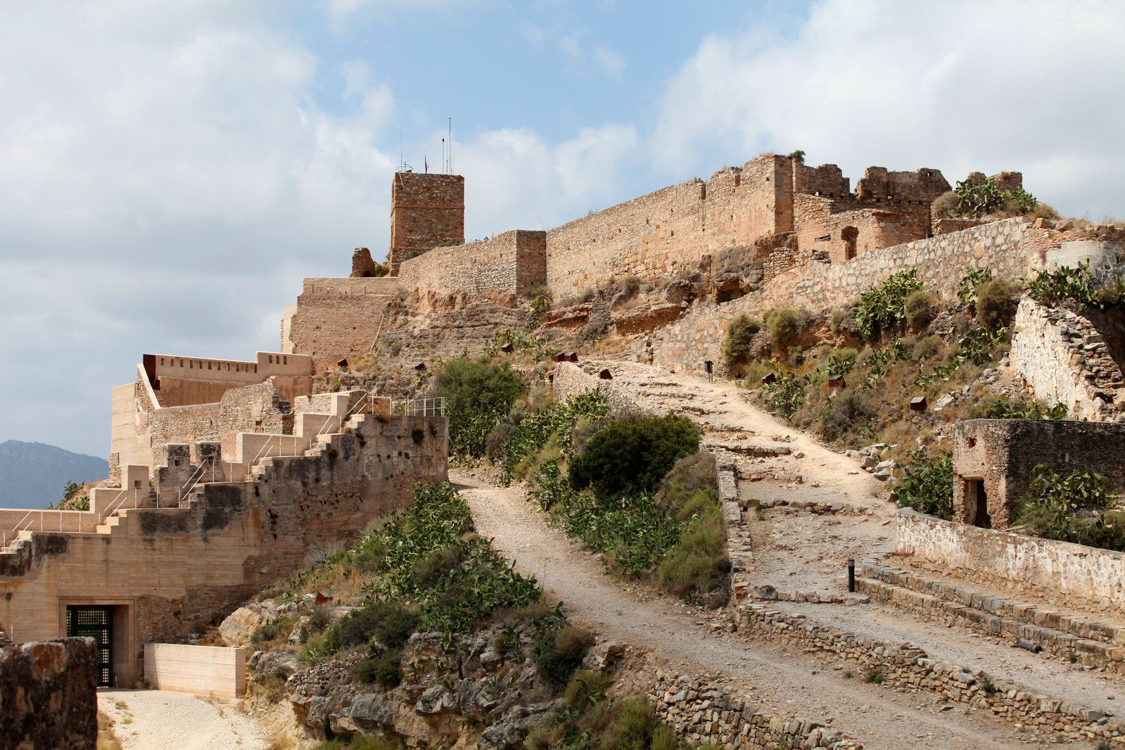 https://mdw-travel-data-us-east-1.s3.amazonaws.com/img/country/Spain/Sagunto-Castle/img_00.jpg
