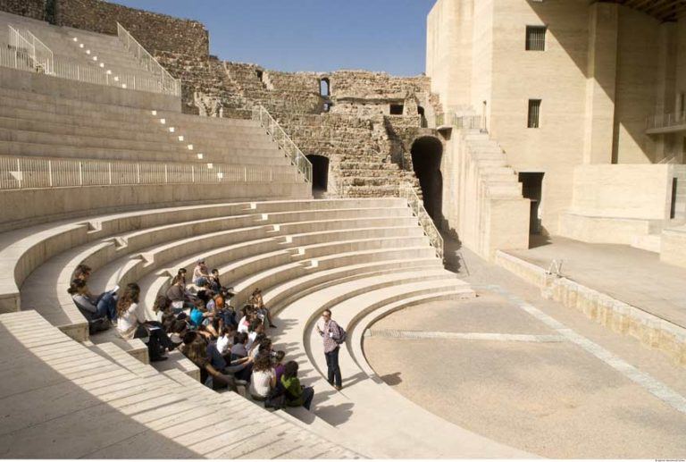 https://mdw-travel-data-us-east-1.s3.amazonaws.com/img/country/Spain/Sagunto-Roman-Theatre/img_02.jpg
