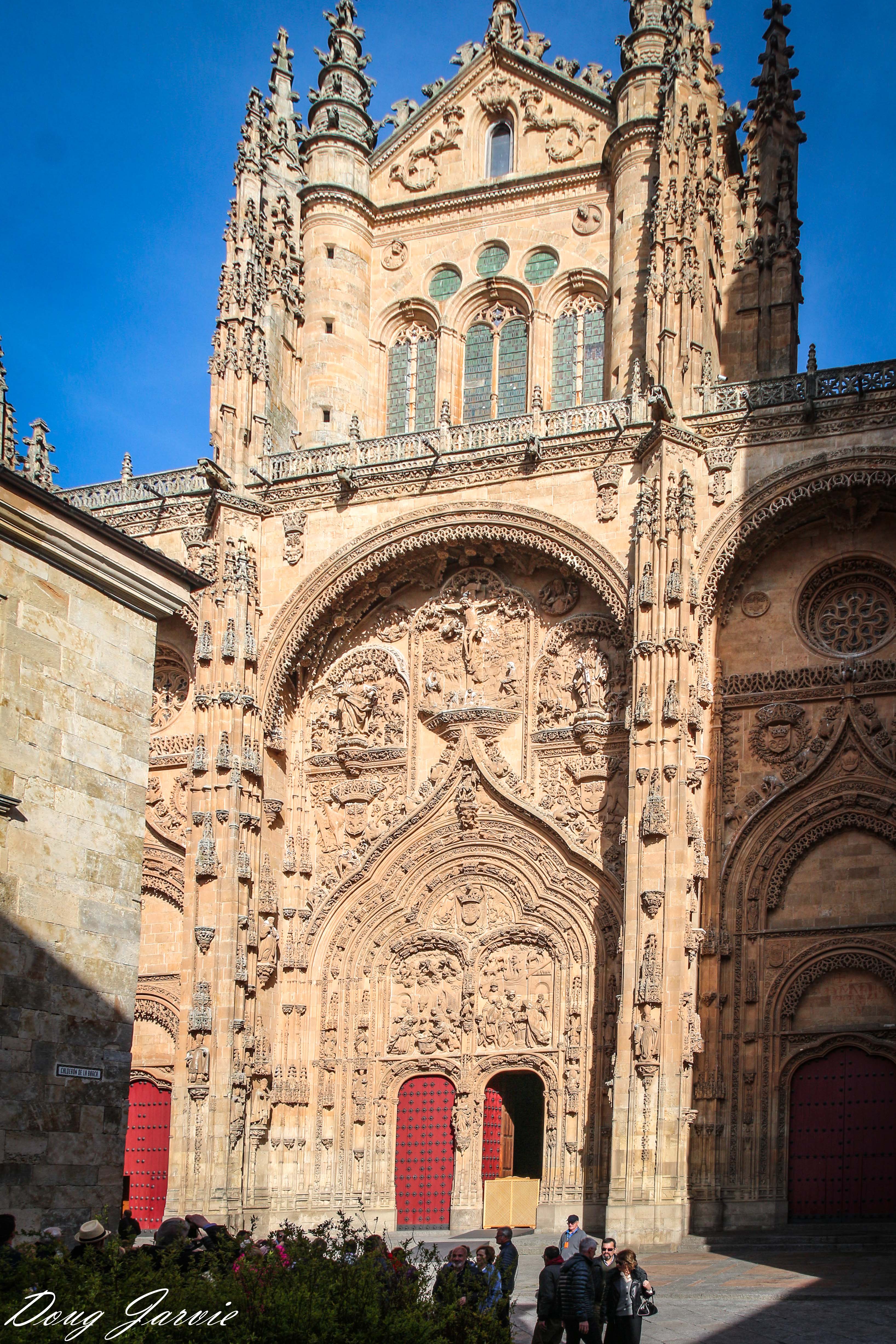 https://mdw-travel-data-us-east-1.s3.amazonaws.com/img/country/Spain/Salamanca-Cathedral/img_02.jpg