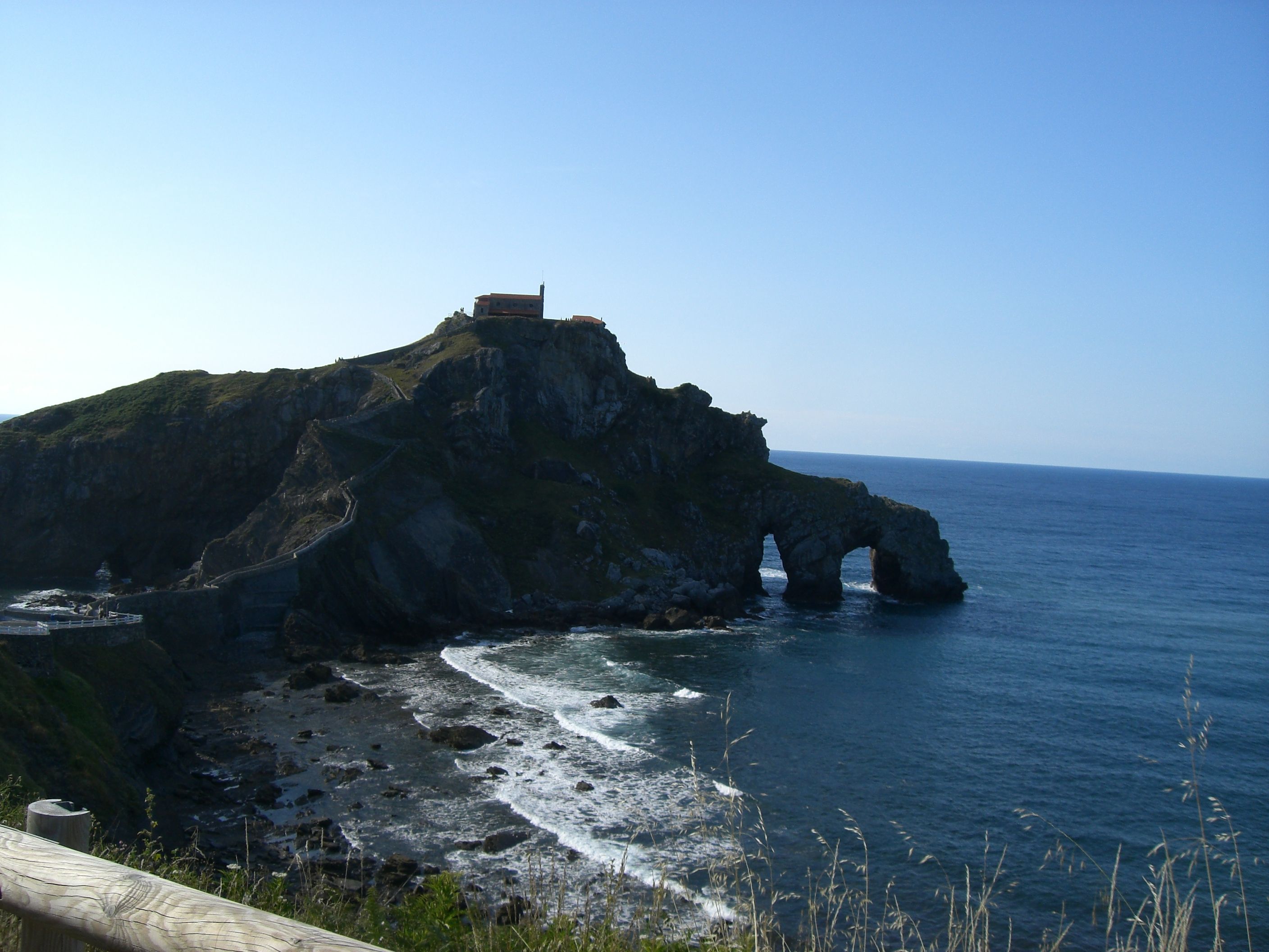 https://mdw-travel-data-us-east-1.s3.amazonaws.com/img/country/Spain/San-Juan-Beach/img_03.jpg