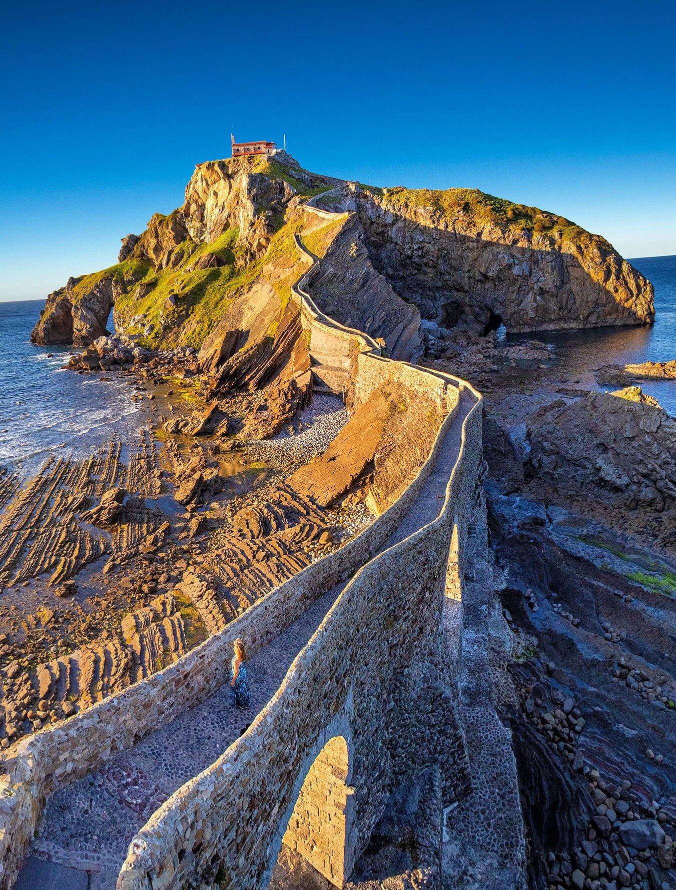 https://mdw-travel-data-us-east-1.s3.amazonaws.com/img/country/Spain/San-Juan-de-Gaztelugatxe/img_05.jpg