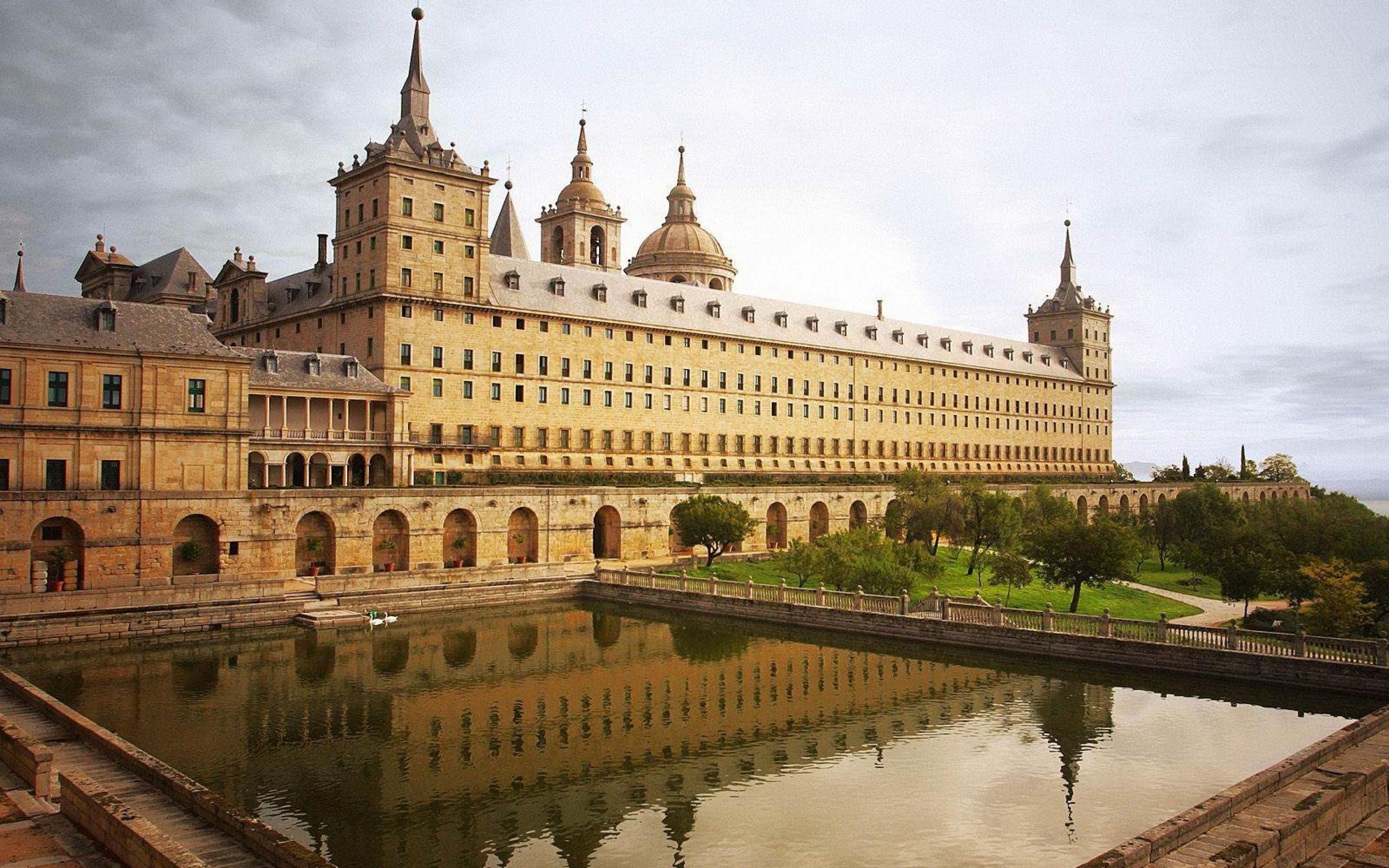 https://mdw-travel-data-us-east-1.s3.amazonaws.com/img/country/Spain/San-Lorenzo-de-El-Escorial/img_03.jpg