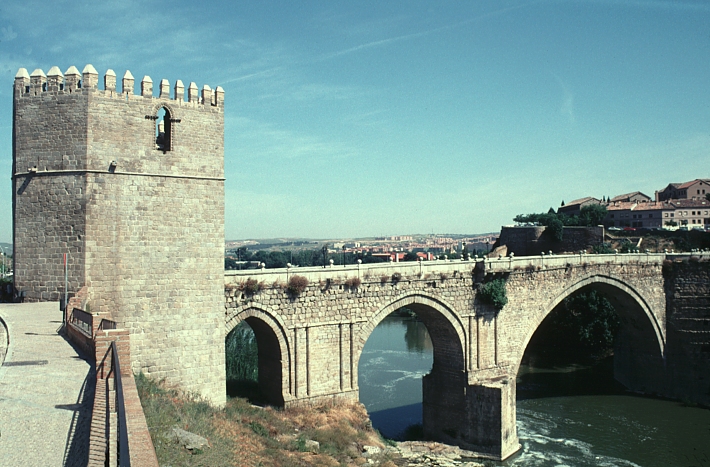 https://mdw-travel-data-us-east-1.s3.amazonaws.com/img/country/Spain/San-Martin-Bridge-Museum/img_01.jpg