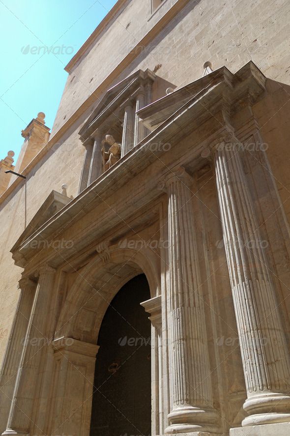 https://mdw-travel-data-us-east-1.s3.amazonaws.com/img/country/Spain/San-Nicolas-Cathedral/img_01.jpg