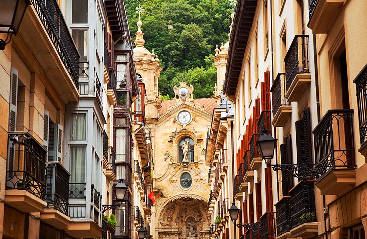 https://mdw-travel-data-us-east-1.s3.amazonaws.com/img/country/Spain/San-Sebastian-City-Hall/img_02.jpg