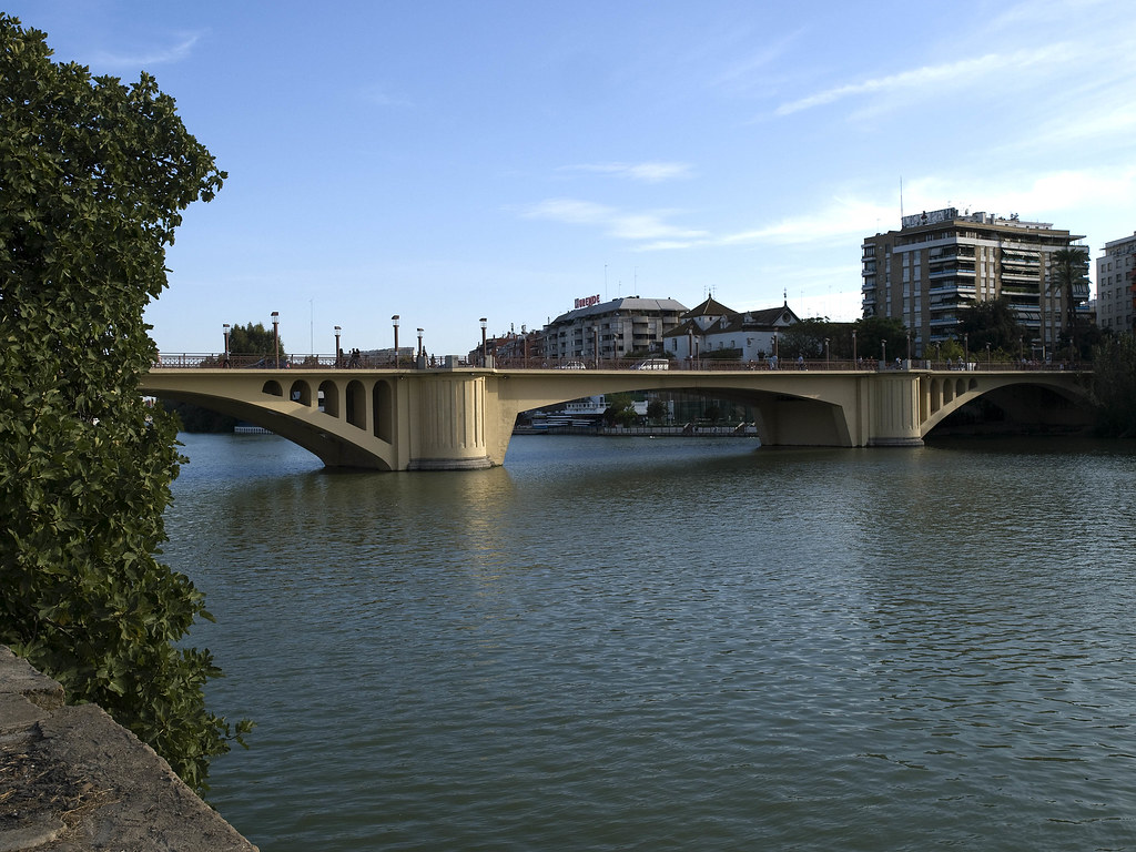 https://mdw-travel-data-us-east-1.s3.amazonaws.com/img/country/Spain/San-Telmo-Bridge/img_01.jpg