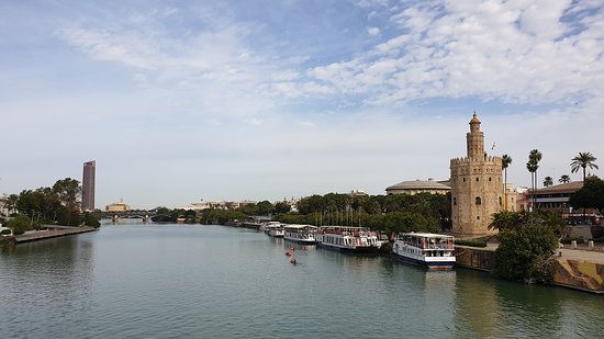 https://mdw-travel-data-us-east-1.s3.amazonaws.com/img/country/Spain/San-Telmo-Bridge/img_04.jpg