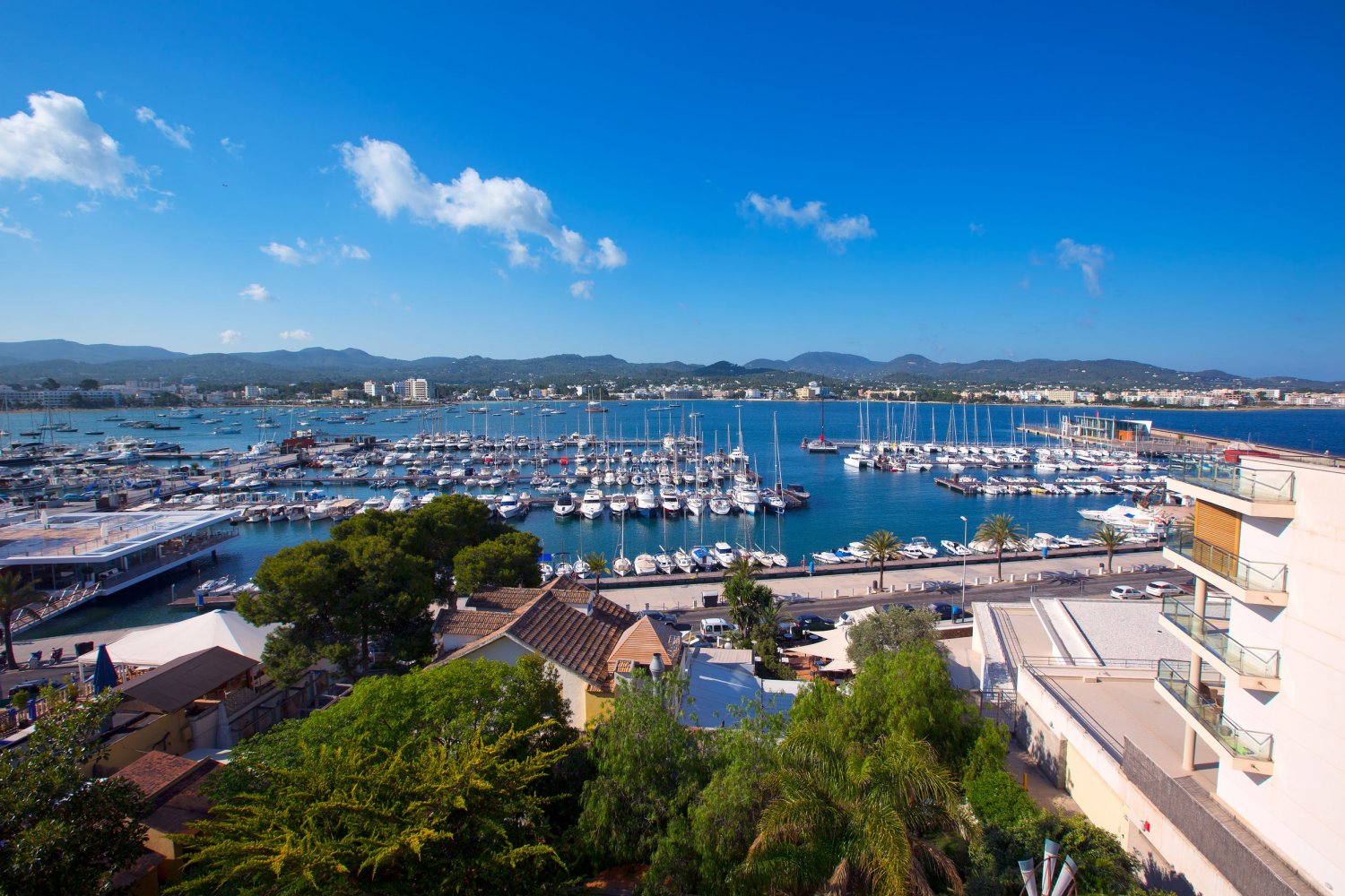 https://mdw-travel-data-us-east-1.s3.amazonaws.com/img/country/Spain/Sant-Antoni-de-Portmany-Bay/img_00.jpg