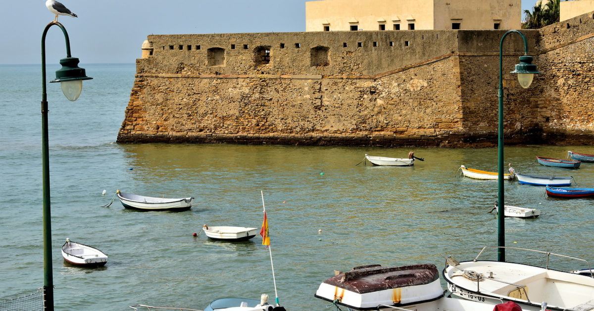https://mdw-travel-data-us-east-1.s3.amazonaws.com/img/country/Spain/Santa-Catalina-Castle/img_00.jpg