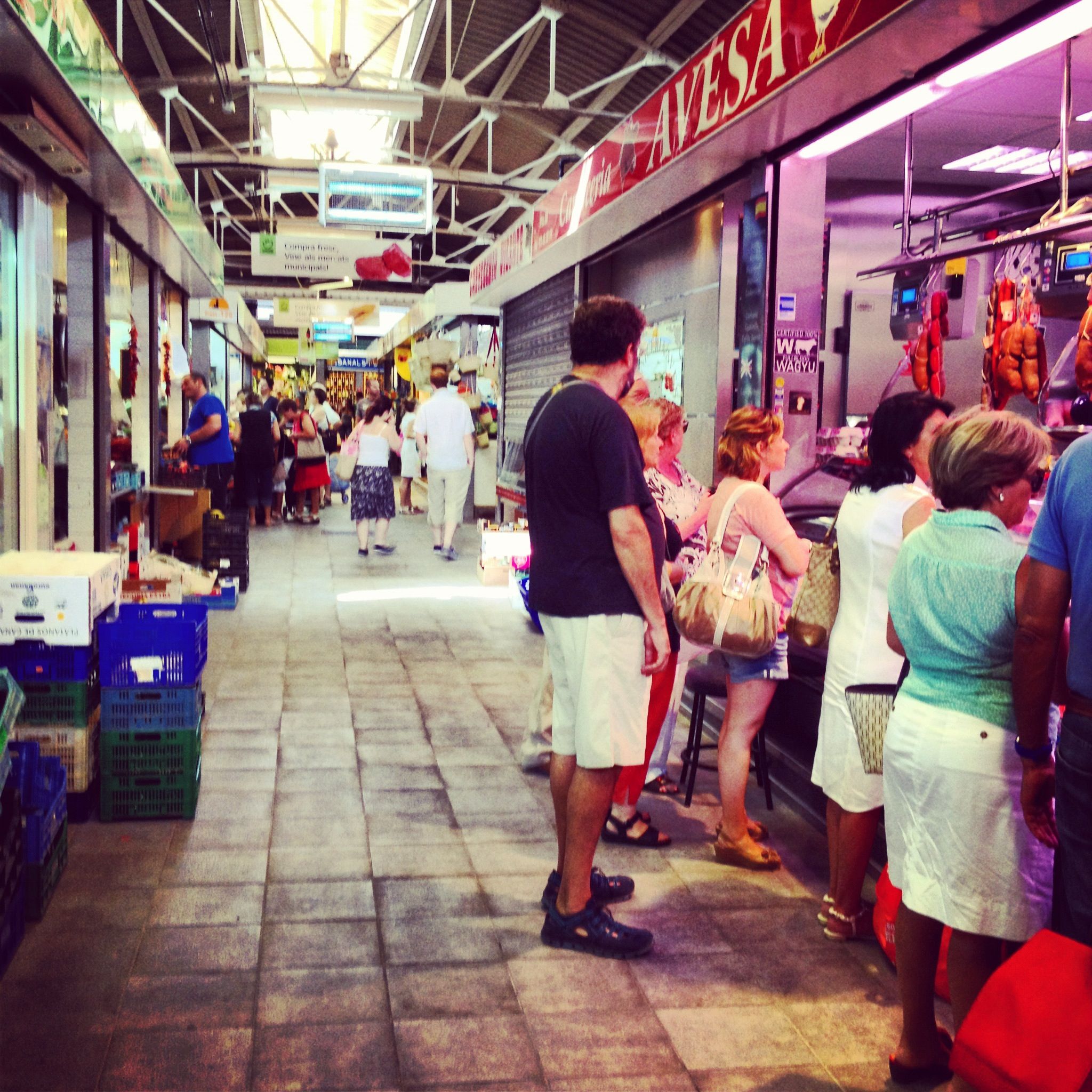 https://mdw-travel-data-us-east-1.s3.amazonaws.com/img/country/Spain/Santa-Catalina-Market/img_01.jpg
