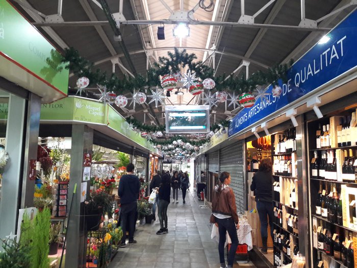 https://mdw-travel-data-us-east-1.s3.amazonaws.com/img/country/Spain/Santa-Catalina-Market/img_03.jpg