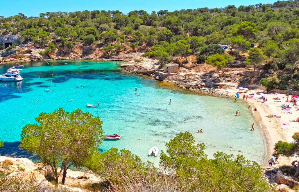 https://mdw-travel-data-us-east-1.s3.amazonaws.com/img/country/Spain/Santa-Ponsa-Beach/img_00.jpg