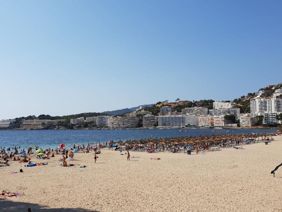https://mdw-travel-data-us-east-1.s3.amazonaws.com/img/country/Spain/Santa-Ponsa-Beach/img_01.jpg