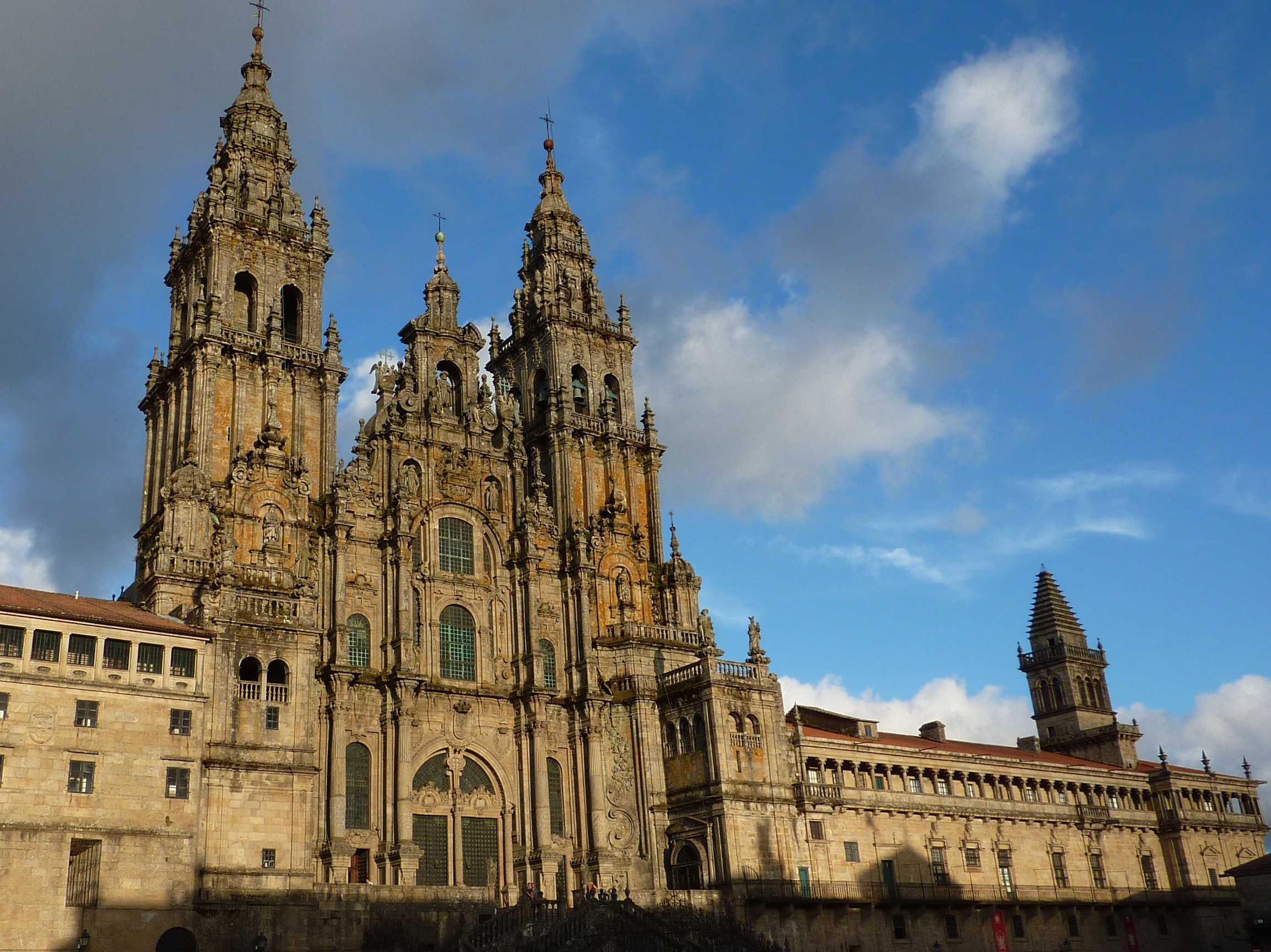 https://mdw-travel-data-us-east-1.s3.amazonaws.com/img/country/Spain/Santiago-Cathedral/img_00.jpg